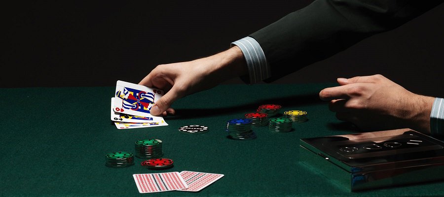 Ba cách để tiến bộ khi chơi Poker online