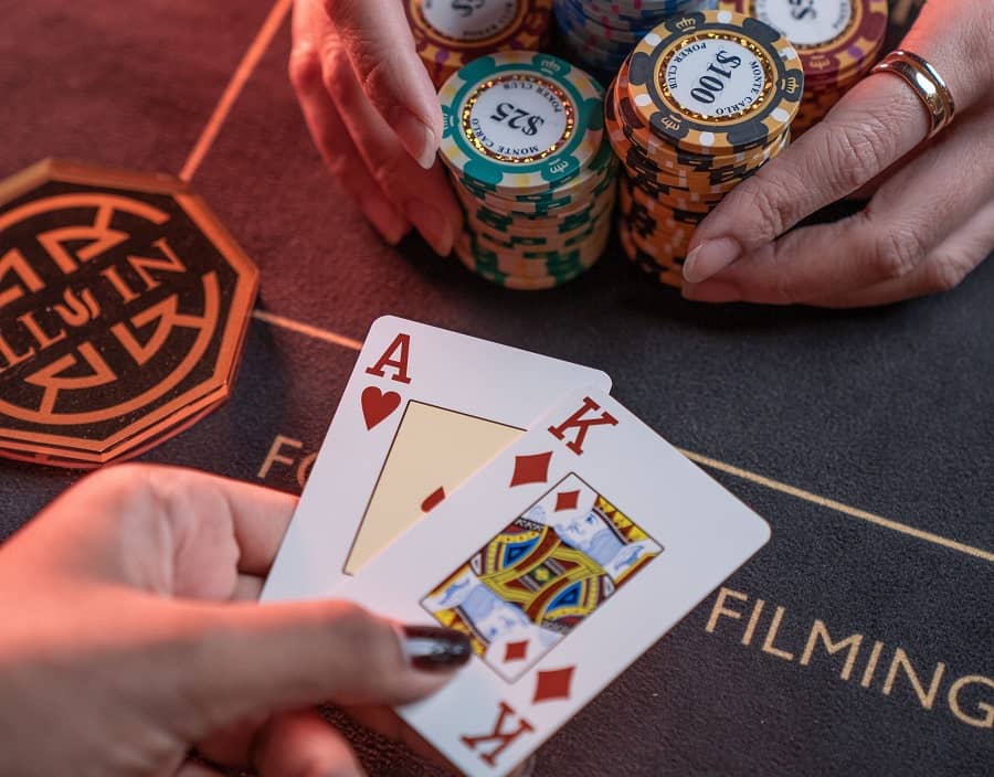 2 mẹo chơi giúp bạn trở thành một bậc thầy Poker lão luyện