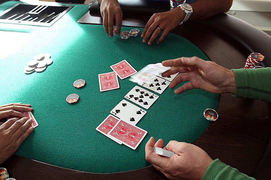 Một vài mẹo chơi Poker hiệu quả giúp bạn thành công kiếm tiền cược